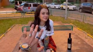 Или отсосёшь мне на крыше, или отшлёпаю — выбирай, обворожительная