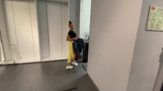 Давно я в H&M не заходил, а там ведь в раздевалке минетик делают