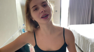 Вот же блядь! Публично ходит со кончей на лице и не стесняется