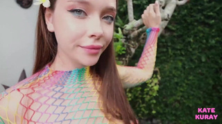 Да у неё же титьки просвечивают, таким надо сразу в рот давать