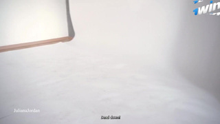 От одних пошлостей не кончить, суй писюн, а попу пальцем стимулируй