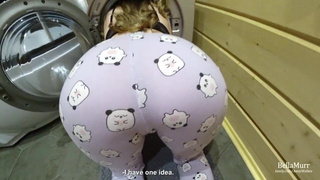 Как выебать соседа? Застрянь в стиралке, он тебя сам на стояк посадит