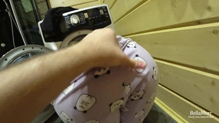 Как выебать соседа? Застрянь в стиралке, он тебя сам на стояк посадит