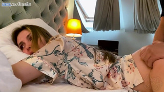 Ты куда? Не бросай мамашку без оргазма, ну-ка вернись и дотрахай