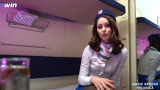 Проверила билет, теперь сделаю отсос — и поебаться в поезде успеем