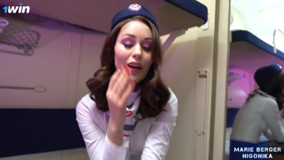 Проверила билет, теперь сделаю отсос — и поебаться в поезде успеем