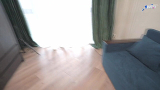 Вышла голая, раздвинула ноги — полизал, вставил, в рот спустил