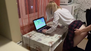 Ремнём её херачу и хер вставляю — а ей похую, она в Геншин играет