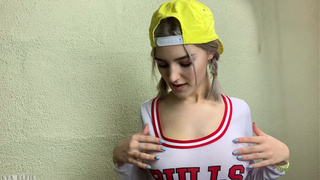 Русская студентка отсасывает хуй приятеля вместе с чупа-чупсом