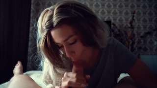 Моя сосущая сестренка выделывает на пенисе языком чудеса