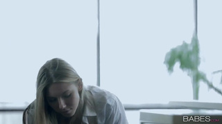 Ебля на кухне со стройной девченкой