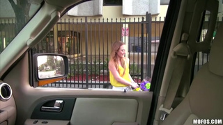 Бойфренд снял на улице милую студентку и развел её на приятное