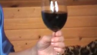 Со опытной соседкой устроил игру на раздевание