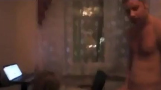 Секс благоверного и супруги поздним вечером в позе собачки