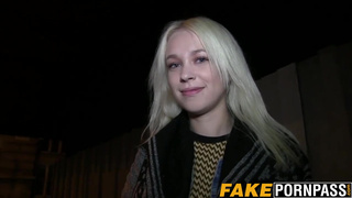 Белокурая Девушка сразу согласилась на частный секс