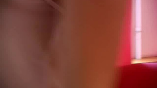 Рабочий жестко чпокнул рыжую Ольгу на кровати