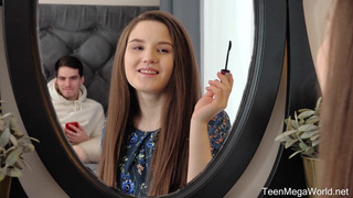 Русская няша сверху на писюне получает сумасшедшую дозу эндорфинов