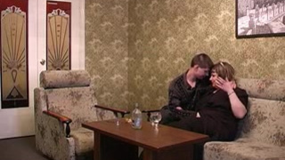Русская мамаша по пьяни отдалась молодому сыну